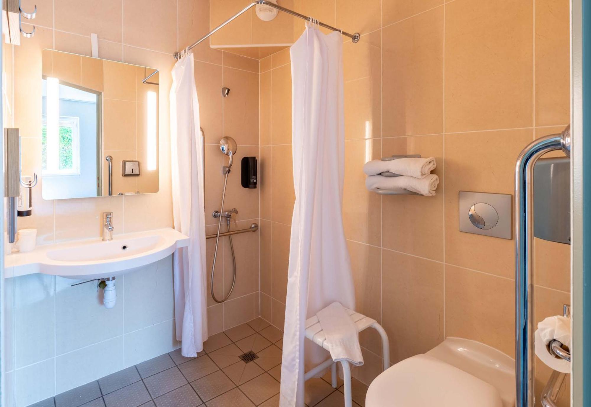 B&B Hotel Montelimar Nord Les Tourrettes エクステリア 写真